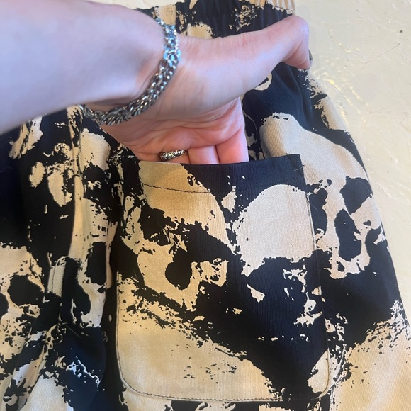 PLEASURES - Picture 4 of 5